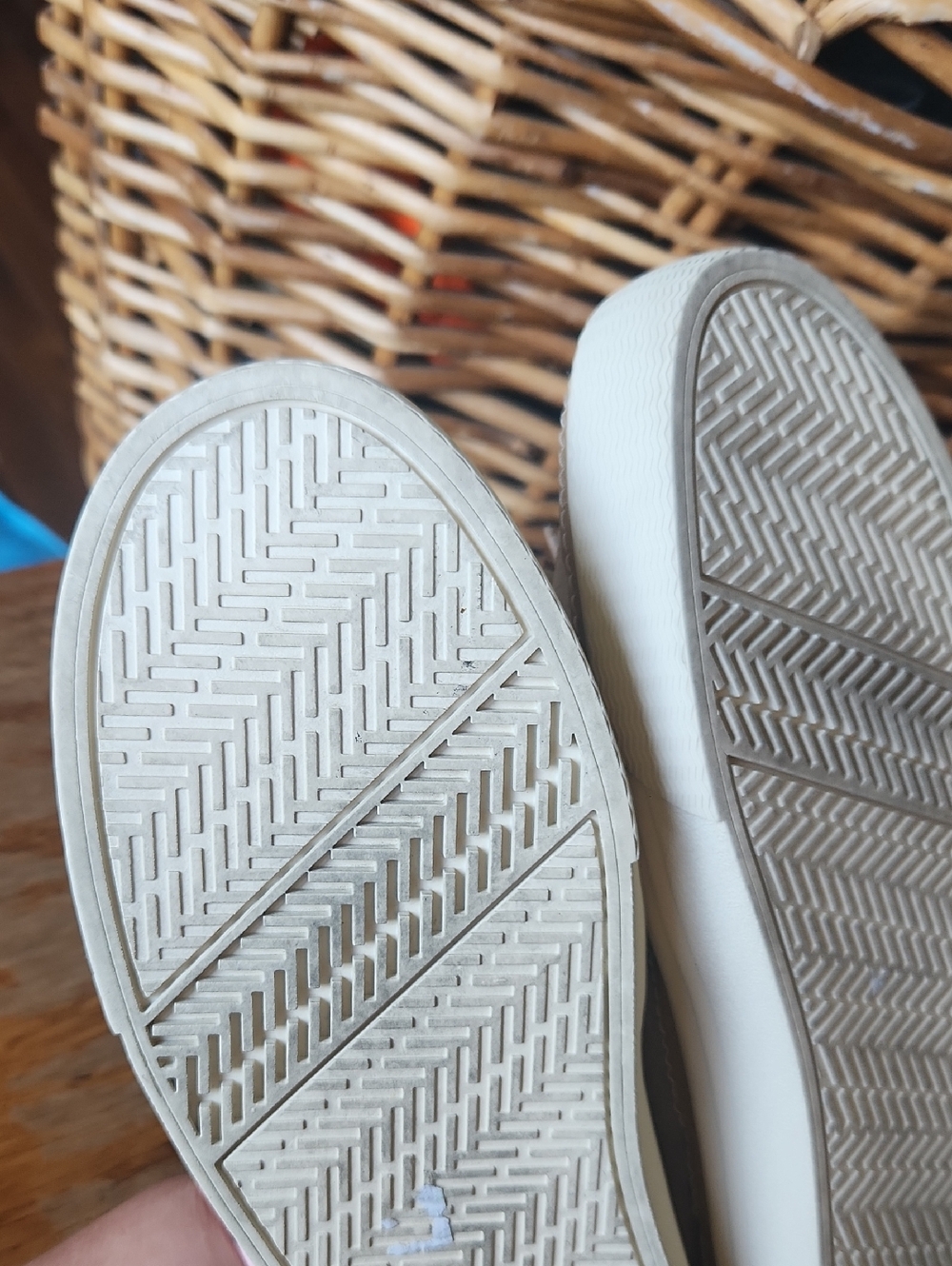 TOMS 6.5 suede mule sneakers with tassels blush very light pink - Picture 12 of 14